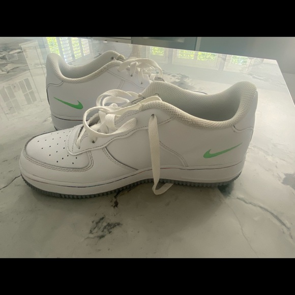 EUC Nike Air Force 1 size 7Y - Picture 4 of 8